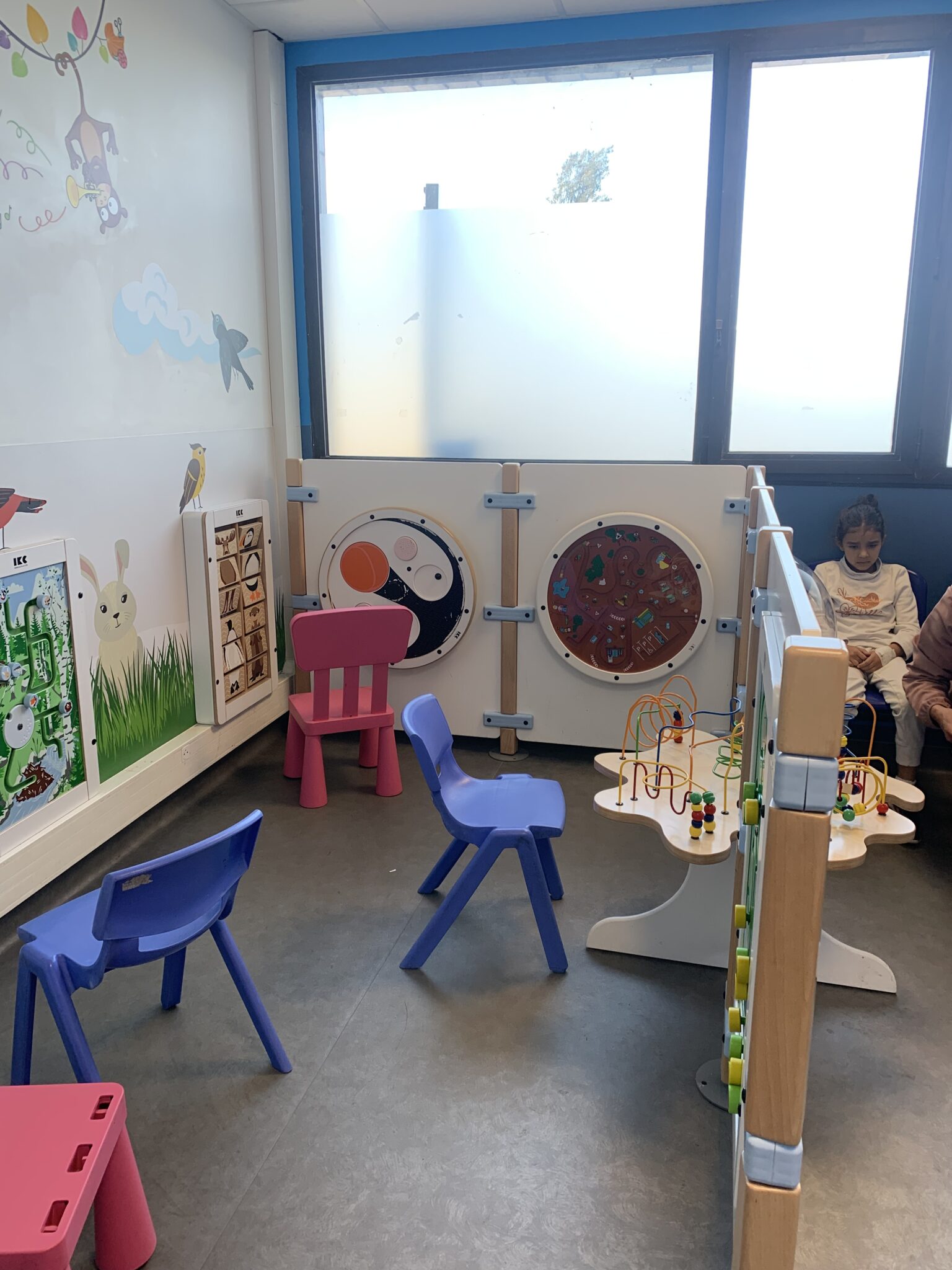 Mobilier pour salle d’attente : bonnes pratiques pour un accueil réussi des familles  