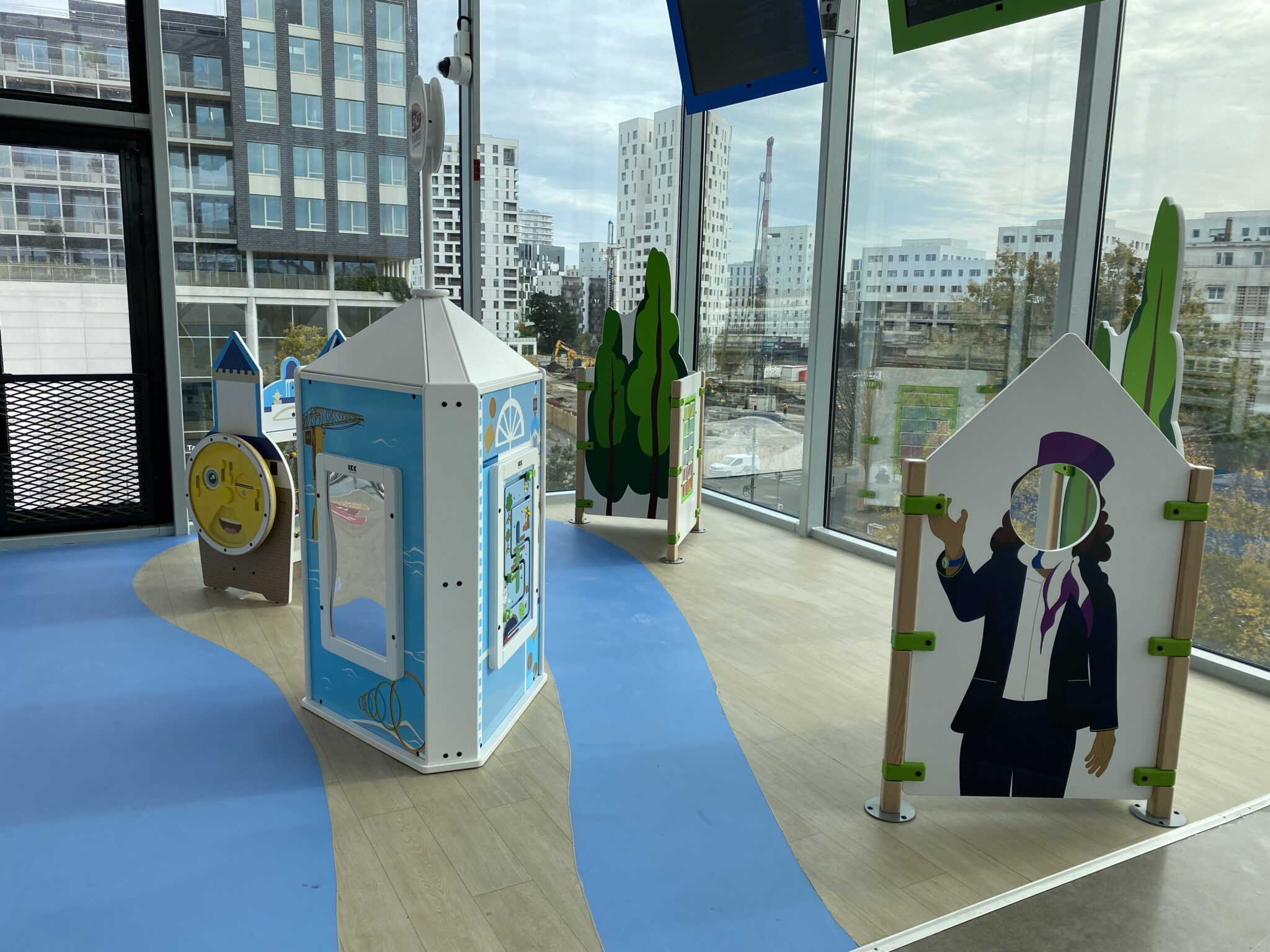 Espace famille en gare : offrez une expérience adaptée à tous vos voyageurs 
